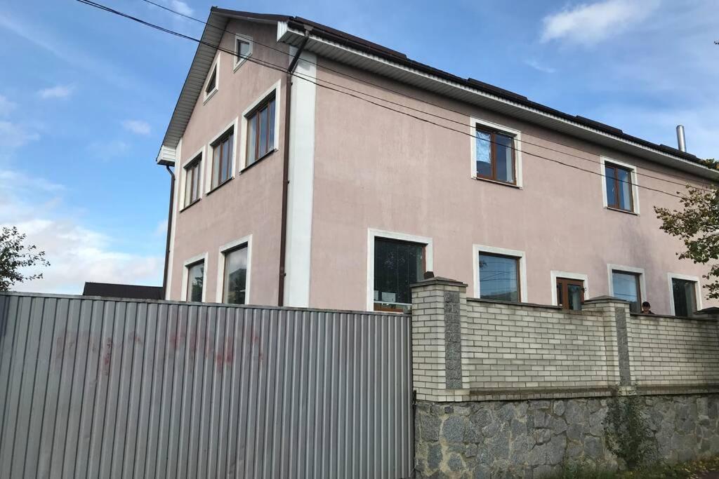 Зручне Помешкання В Центрі Міста Саме Для Вас. Berdychiv Exterior foto